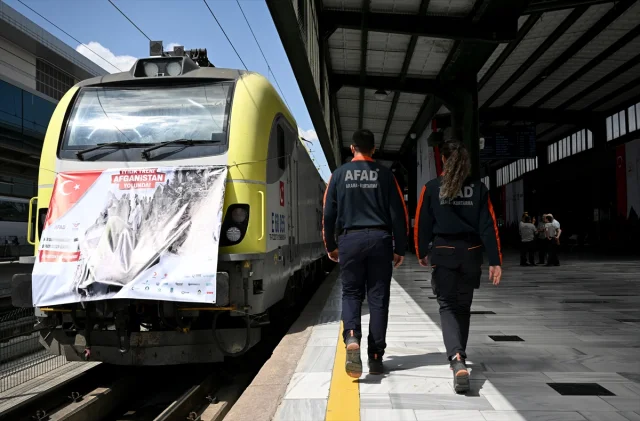 Türkiye'den Afganistan'a İyilik Jesti: Tren Dolusu Yardım Yola Çıktı