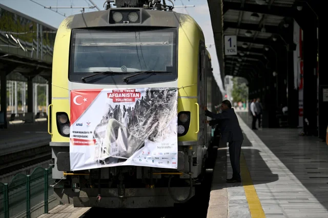 Türkiye'den Afganistan'a İyilik Jesti: Tren Dolusu Yardım Yola Çıktı