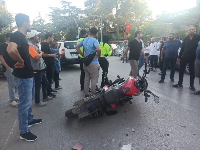 Bursa'da Olay: Genç Motosiklet Sürücüsü Ağır Yaralandı