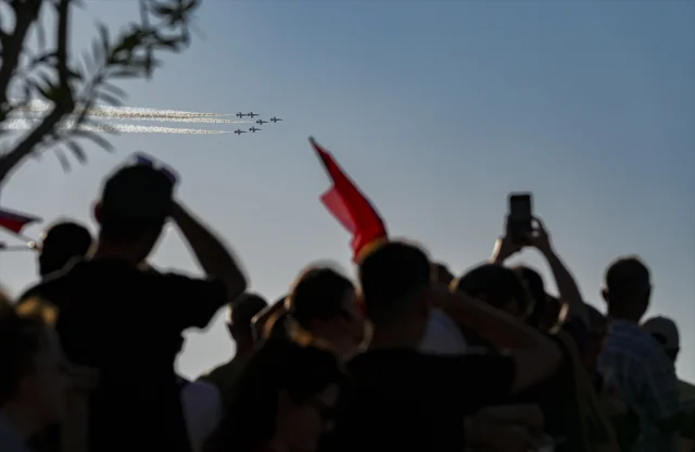 İzmir Semalarında Gurur Dolu Anlar: Türk Yıldızları ve SOLOTÜRK'ün Muhteşem Gösterisi