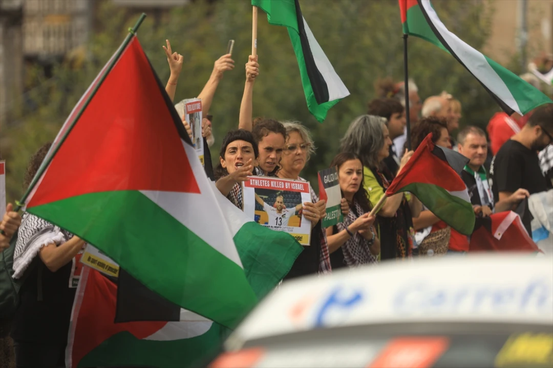 La Vuelta'da İsrail Karşıtı Protestolar Giderek Büyüyor