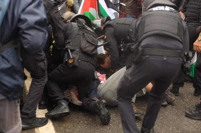 La Vuelta'da İsrail Karşıtı Protestolar Giderek Büyüyor