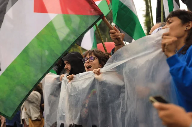 La Vuelta'da İsrail Karşıtı Protestolar Giderek Büyüyor