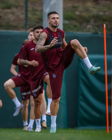 Trabzonspor ve Fenerbahçe Derbiye Hazırlanıyor Ortalık Isınıyor
