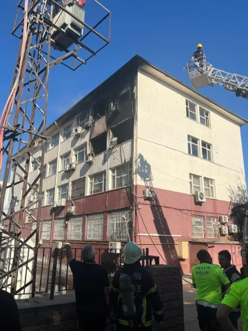 Şanlıurfa'da Hükümet Konağı'nda Gizemli Yangın Paniğe Sebep Oldu