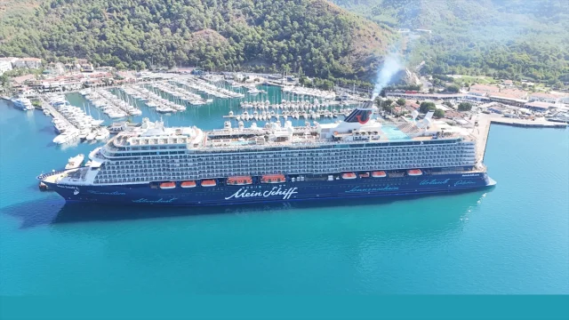 Marmaris Kruvaziyer Turizmi Canlanıyor: Mein Schiff 5'in Getirdiği Turist Akını