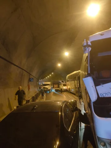 Antalya'da Büyük Trafik Kazası: Tünelde Kâbus Dakikaları