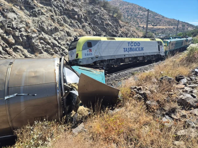 Malatya'da Şok Kaza: İki Yük Treni Çarpıştı