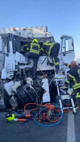 Mersin'deki Feci Kaza Hayatı Felç Etti: Zincirleme Çarpışma...