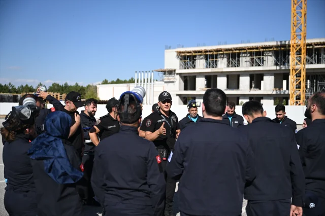 Savaş Muhabirliği Eğitimiyle Gazeteciler Tehlike Bölgesine Hazırlanıyor