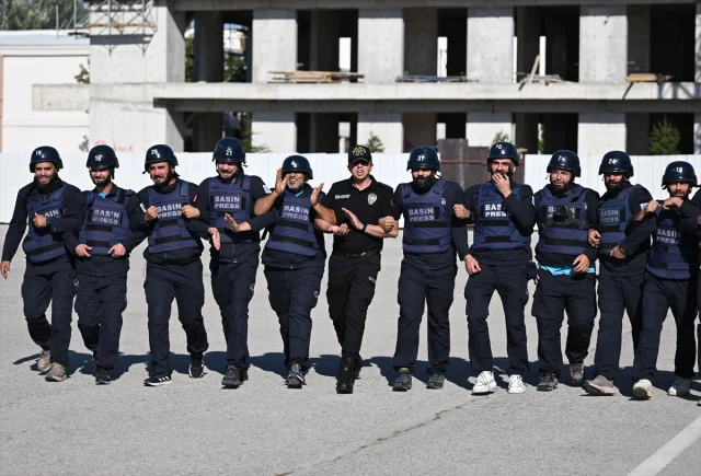 Savaş Muhabirliği Eğitimiyle Gazeteciler Tehlike Bölgesine Hazırlanıyor