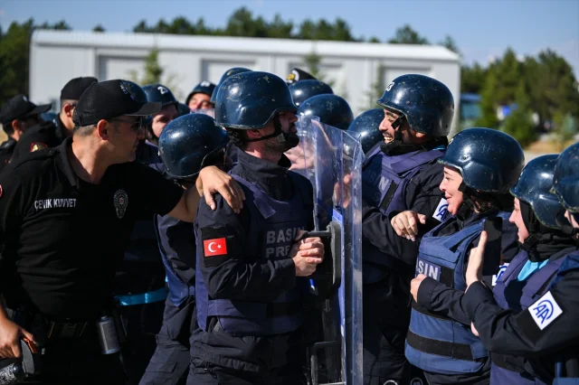 Savaş Muhabirliği Eğitimiyle Gazeteciler Tehlike Bölgesine Hazırlanıyor