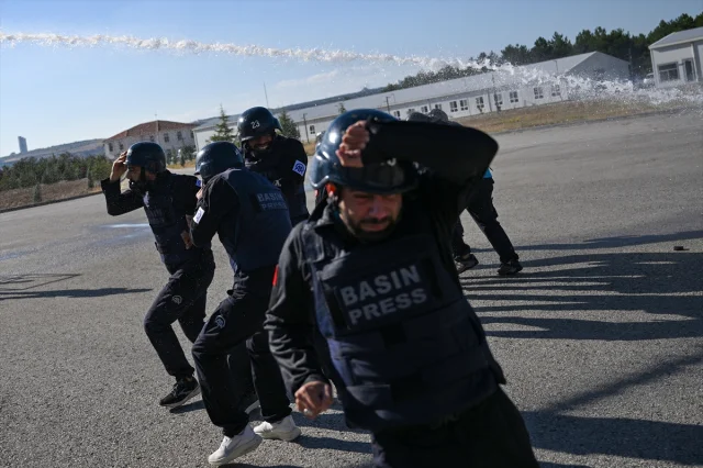 Savaş Muhabirliği Eğitimiyle Gazeteciler Tehlike Bölgesine Hazırlanıyor