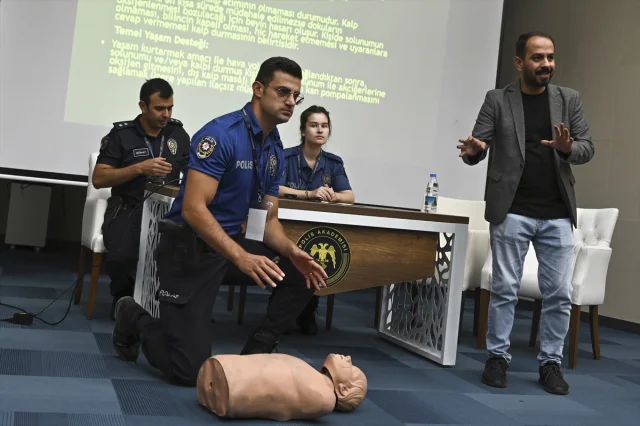Savaş Muhabirliği Eğitimiyle Gazeteciler Tehlike Bölgesine Hazırlanıyor