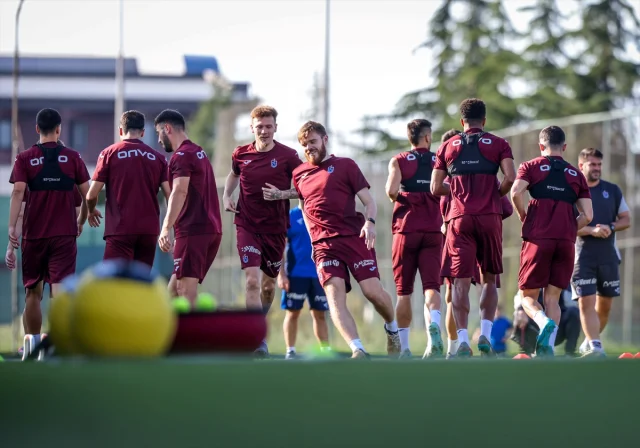 Trabzonspor'un Fenerbahçe Maçı Öncesi Moral Depoladığı Antrenmandan İlginç Anlar