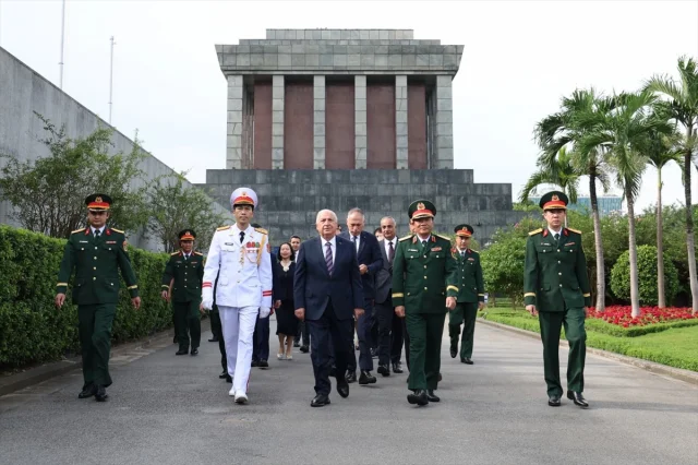 Bakan Yaşar Güler Vietnam'da Sürpriz Anlaşmalara İmza Attı