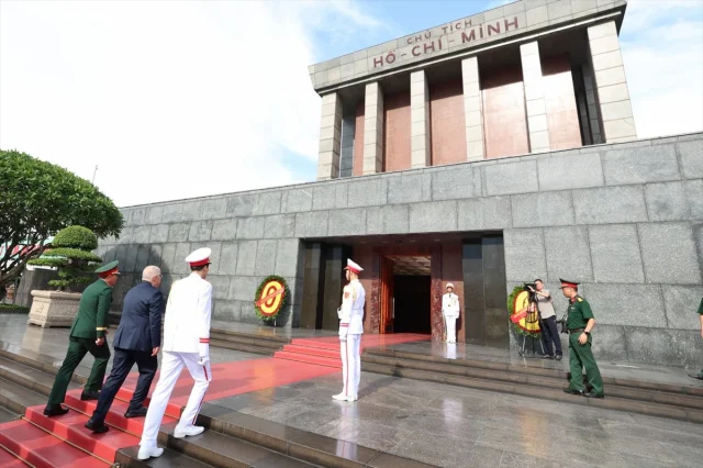 Bakan Yaşar Güler Vietnam'da Sürpriz Anlaşmalara İmza Attı