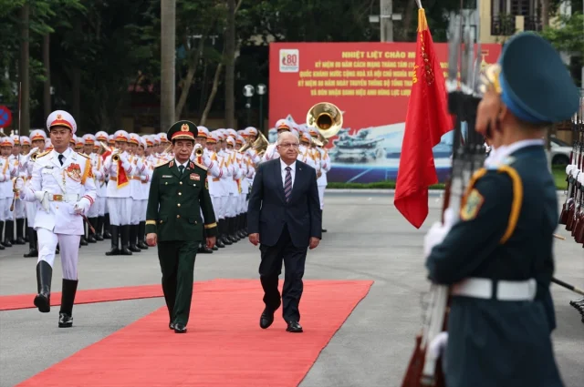 Bakan Yaşar Güler Vietnam'da Sürpriz Anlaşmalara İmza Attı