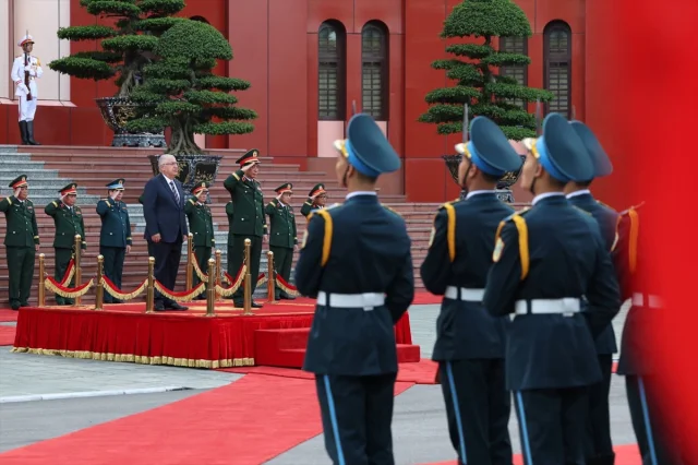 Bakan Yaşar Güler Vietnam'da Sürpriz Anlaşmalara İmza Attı