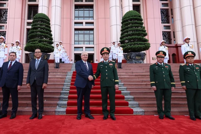 Bakan Yaşar Güler Vietnam'da Sürpriz Anlaşmalara İmza Attı