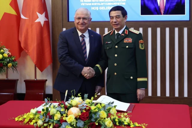 Bakan Yaşar Güler Vietnam'da Sürpriz Anlaşmalara İmza Attı