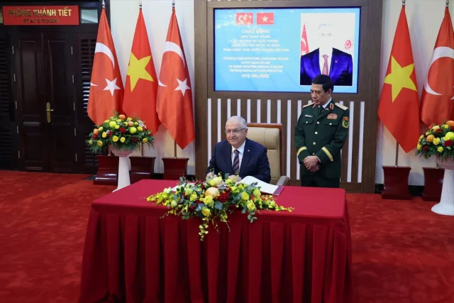 Bakan Yaşar Güler Vietnam'da Sürpriz Anlaşmalara İmza Attı
