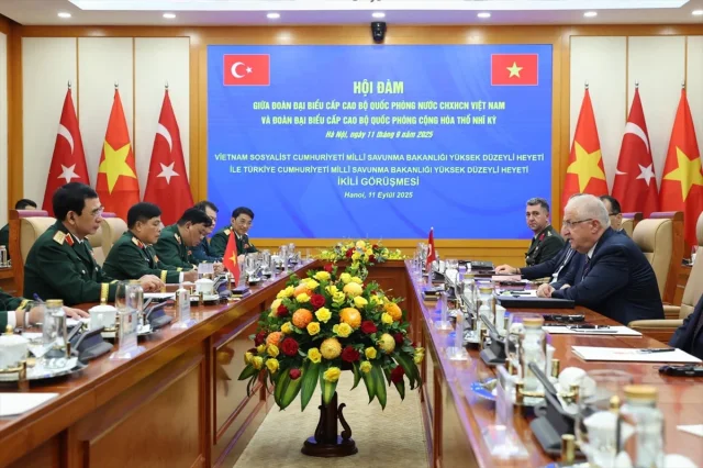 Bakan Yaşar Güler Vietnam'da Sürpriz Anlaşmalara İmza Attı