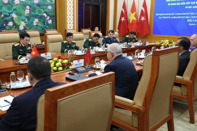 Bakan Yaşar Güler Vietnam'da Sürpriz Anlaşmalara İmza Attı