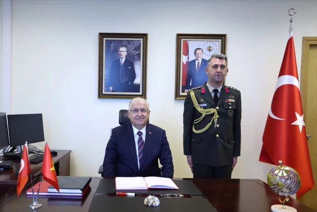 Bakan Yaşar Güler Vietnam'da Sürpriz Anlaşmalara İmza Attı