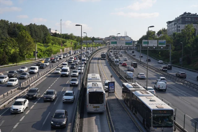 İstanbul’da Trafik Çilesi Sürüyor: Sıcak Saatler ve Alternatif Rotalar