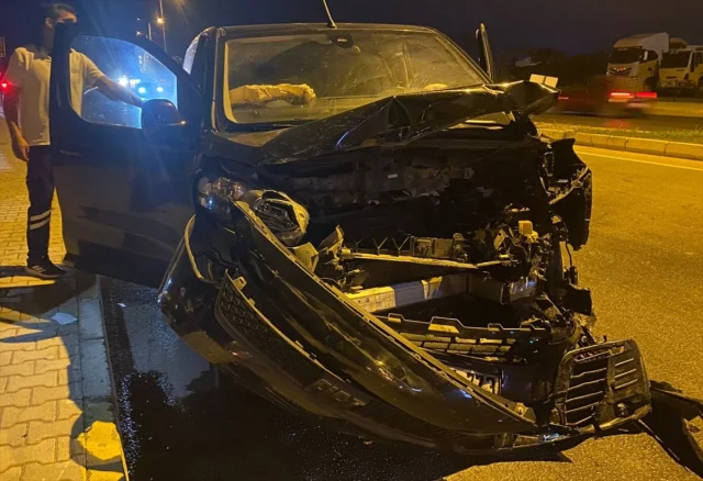 Antalya'da Korkutan Kaza: Üç Araç Çarpıştı, 5 Yaralı