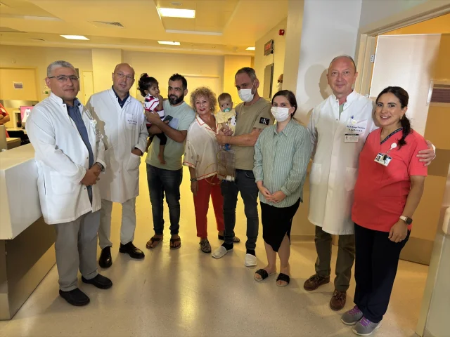 İzmir'de Mucize: İki Bebek Karaciğer Nakliyle Hayata Döndü