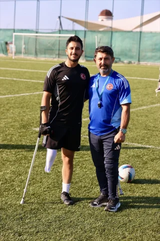 Hayalini Gerçekleştiren Genç Futbolcu Ampute Milli Takımı'nı...
