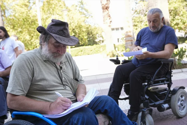 İzmir'de Engelli Bireyler Eşit Yaşam Hakkı İçin Ayakta