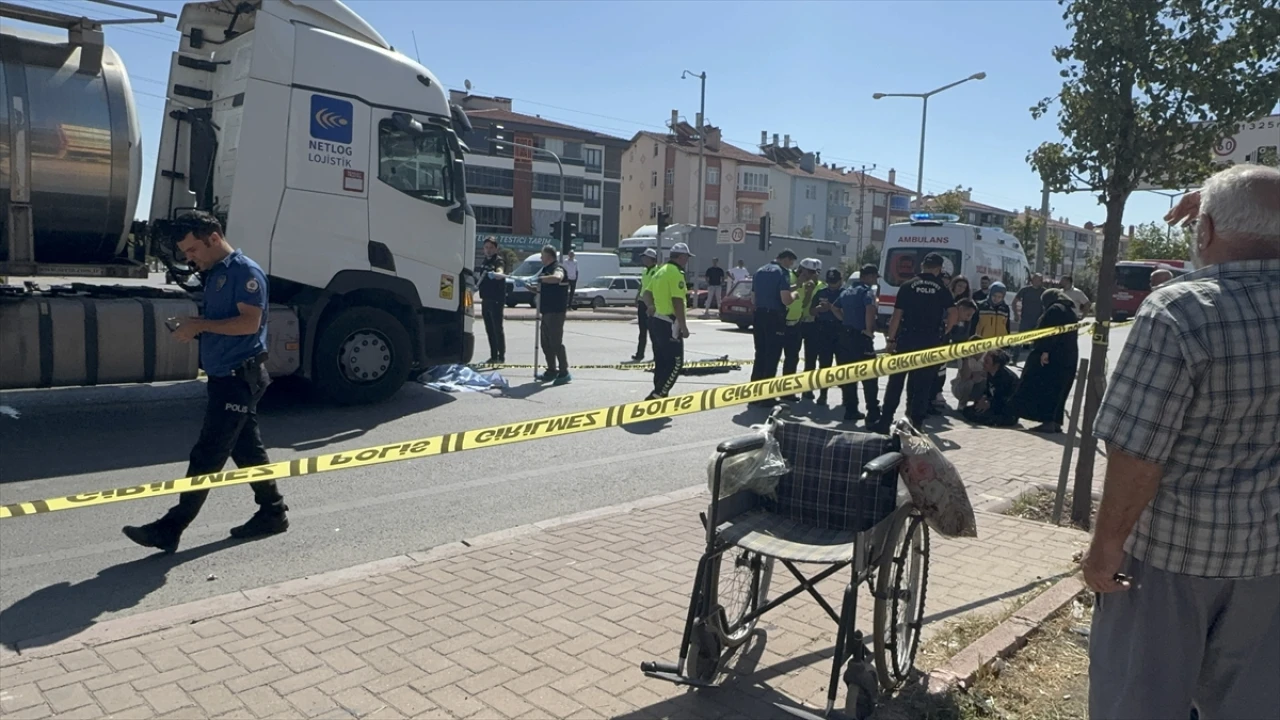 Konya'da Feci Kaza: Tırın Çarptığı Anne Hayatını Kaybetti, Kızı Yaralandı