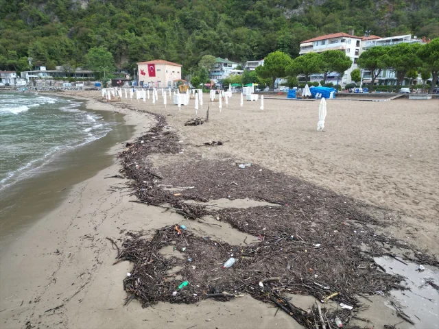 İnkumu Sahilindeki Kirlilik Şok Edici Boyutta: Çevre Felaketi Kapıda mı?