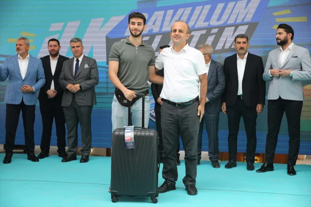 Hataylı Öğrencilere Şaşırtıcı Destek: İlk Bavulum İlk Biletim Projesi