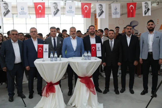 Hataylı Öğrencilere Şaşırtıcı Destek: İlk Bavulum İlk Biletim Projesi
