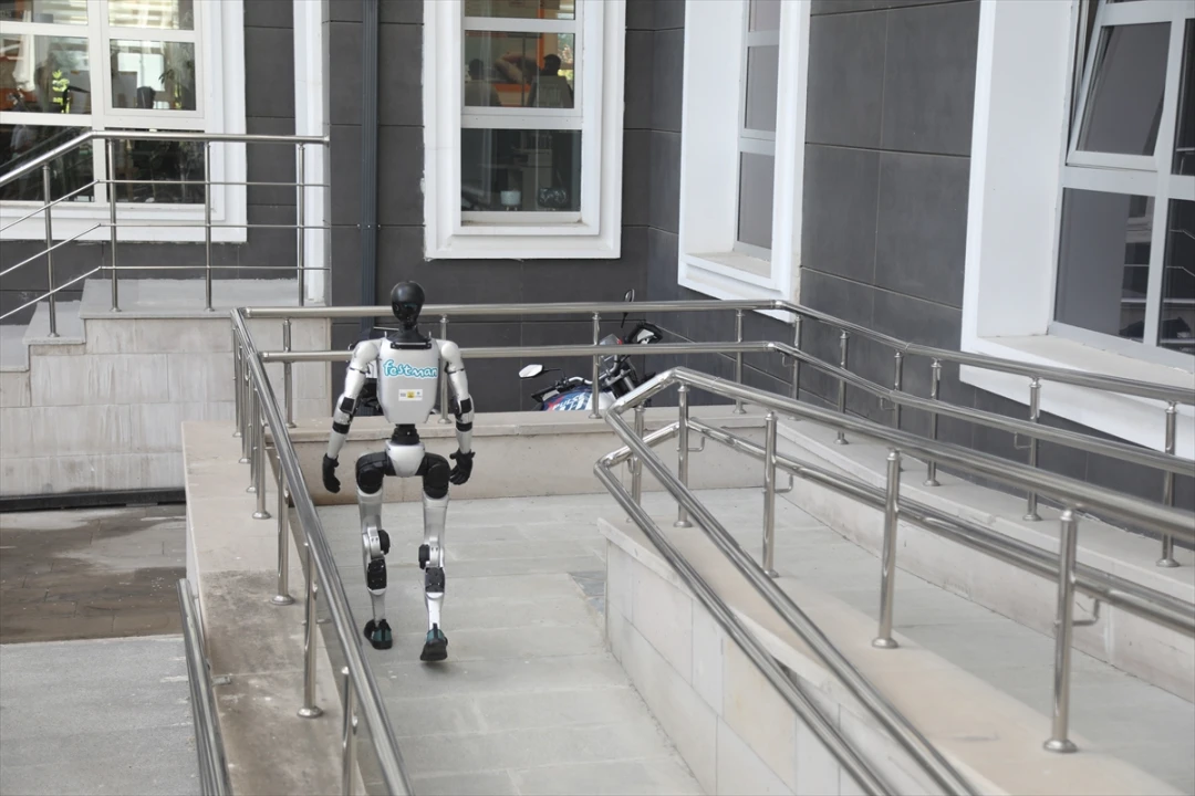 İnsansı Robot Fastman Samsun'da Şaşırtıcı Bir Adım Attı
