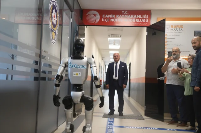 İnsansı Robot Fastman Samsun'da Şaşırtıcı Bir Adım Attı