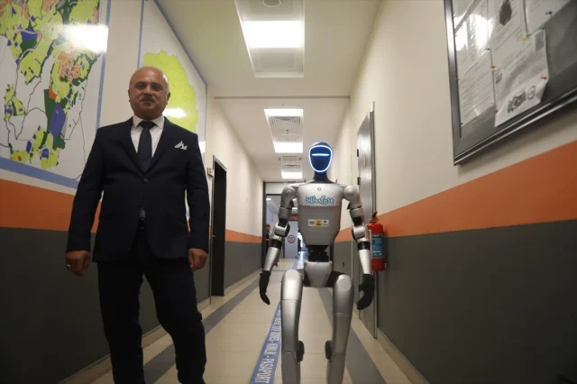 İnsansı Robot Fastman Samsun'da Şaşırtıcı Bir Adım Attı