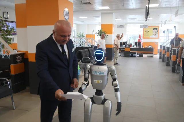 İnsansı Robot Fastman Samsun'da Şaşırtıcı Bir Adım Attı