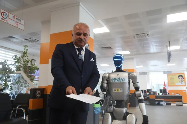İnsansı Robot Fastman Samsun'da Şaşırtıcı Bir Adım Attı
