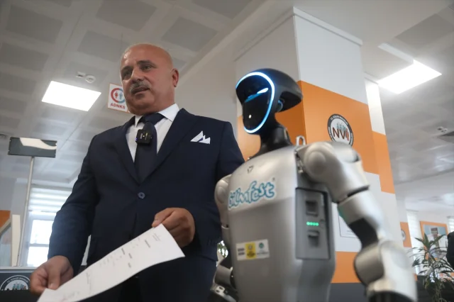 İnsansı Robot Fastman Samsun'da Şaşırtıcı Bir Adım Attı