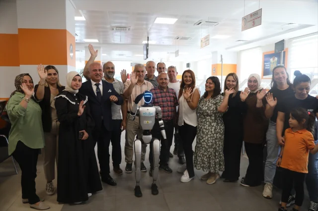 İnsansı Robot Fastman Samsun'da Şaşırtıcı Bir Adım Attı