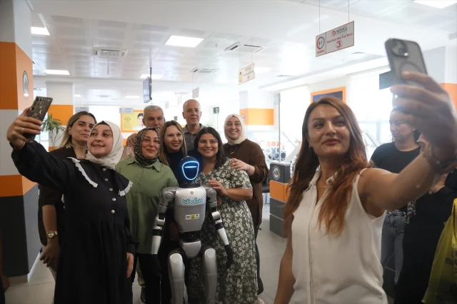 İnsansı Robot Fastman Samsun'da Şaşırtıcı Bir Adım Attı