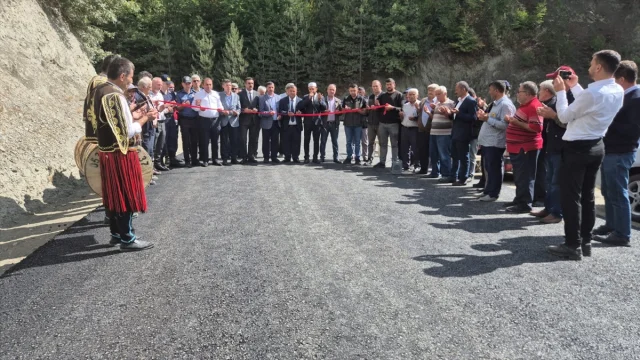 Kastamonu'nun Gururlu Köyü: Asfalt Yolun Tamamlanmasını Davul Zurna ile Kutladılar