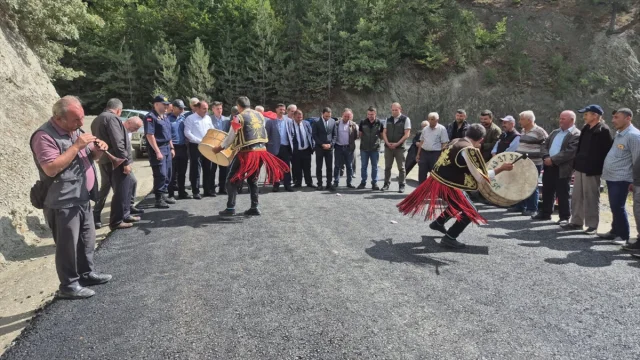 Kastamonu'nun Gururlu Köyü: Asfalt Yolun Tamamlanmasını Davul Zurna ile Kutladılar