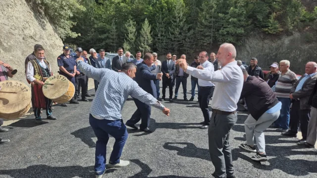 Kastamonu'nun Gururlu Köyü: Asfalt Yolun Tamamlanmasını Davul Zurna ile Kutladılar