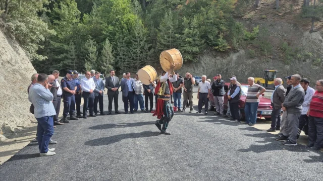 Kastamonu'nun Gururlu Köyü: Asfalt Yolun Tamamlanmasını Davul Zurna ile Kutladılar